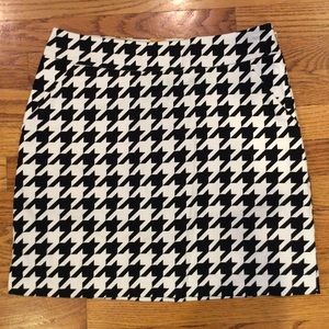 LADIES LOUDMOUTH SKORT SIZE 4